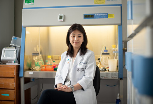 Dr. Stephanie Ma was presented with Croucher Senior Research Fellowship 2023